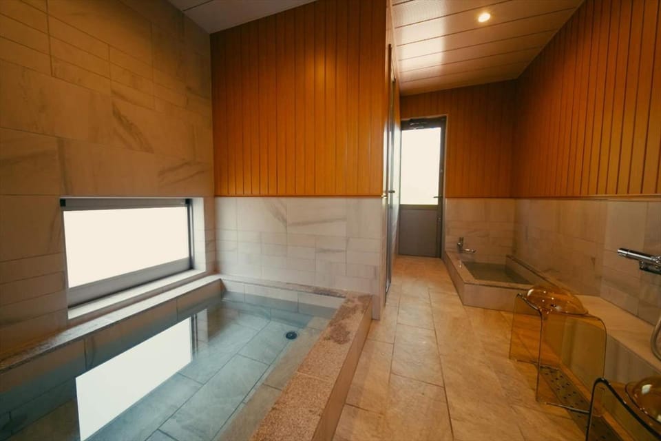 Hot Tub, Sauna, Bathroom, Public Bath, Bath