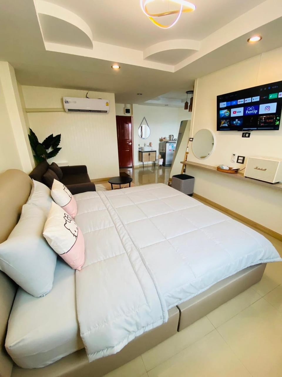 บ้านพักการ์ฟิลด์ซีวิว&พูล เกาะล้าน House in Chon Buri Changwat