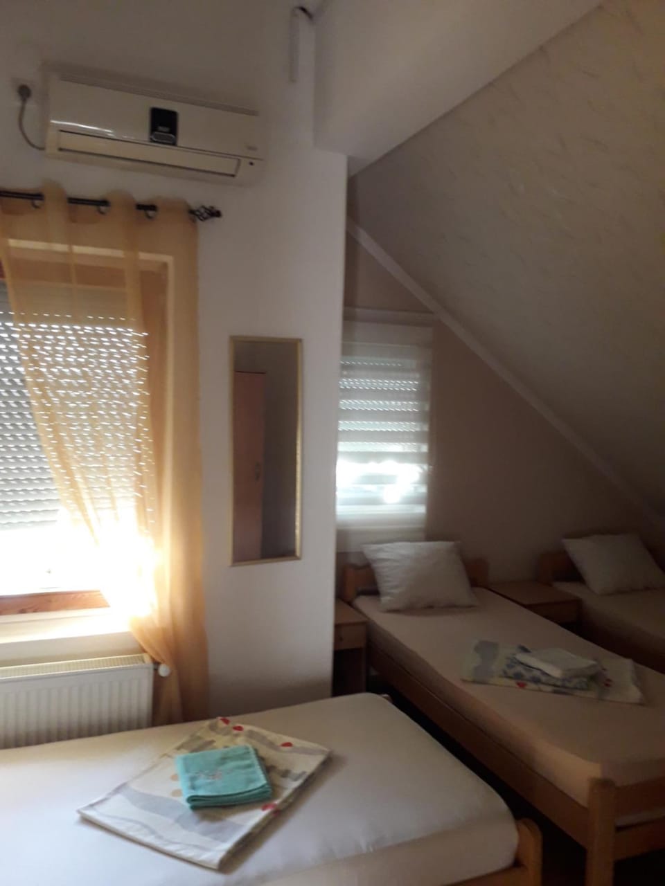 Bed, Photo of the whole room, Bedroom, Inner courtyard view, internet, towels, air conditioner