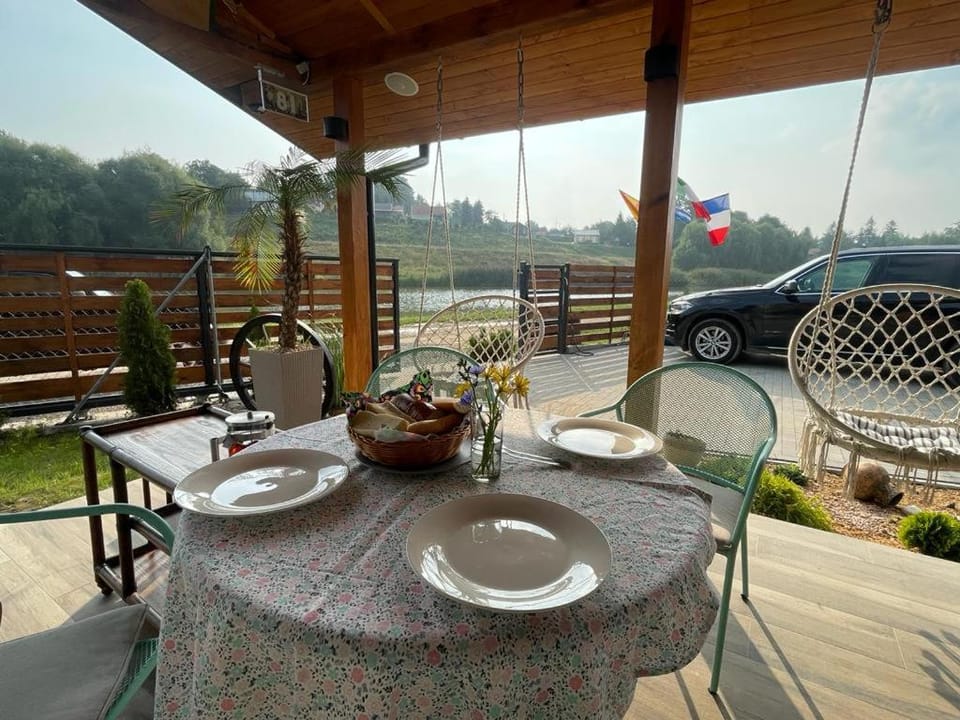 Patio, Day, Garden, View (from property/room), Balcony/Terrace, Seating area, Garden view, Parking