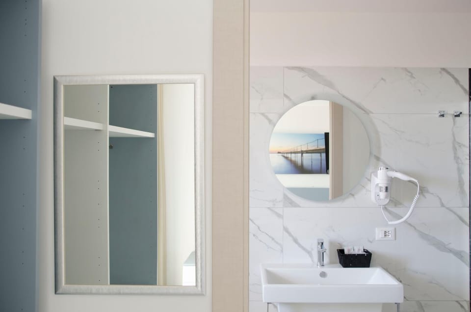 Shower, Bathroom, towels