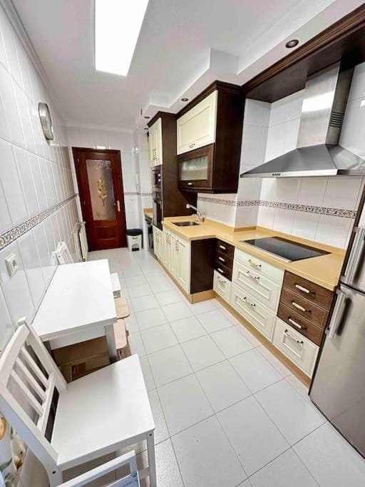 Kitchen or kitchenette, Dining area, minibar, pet friendly