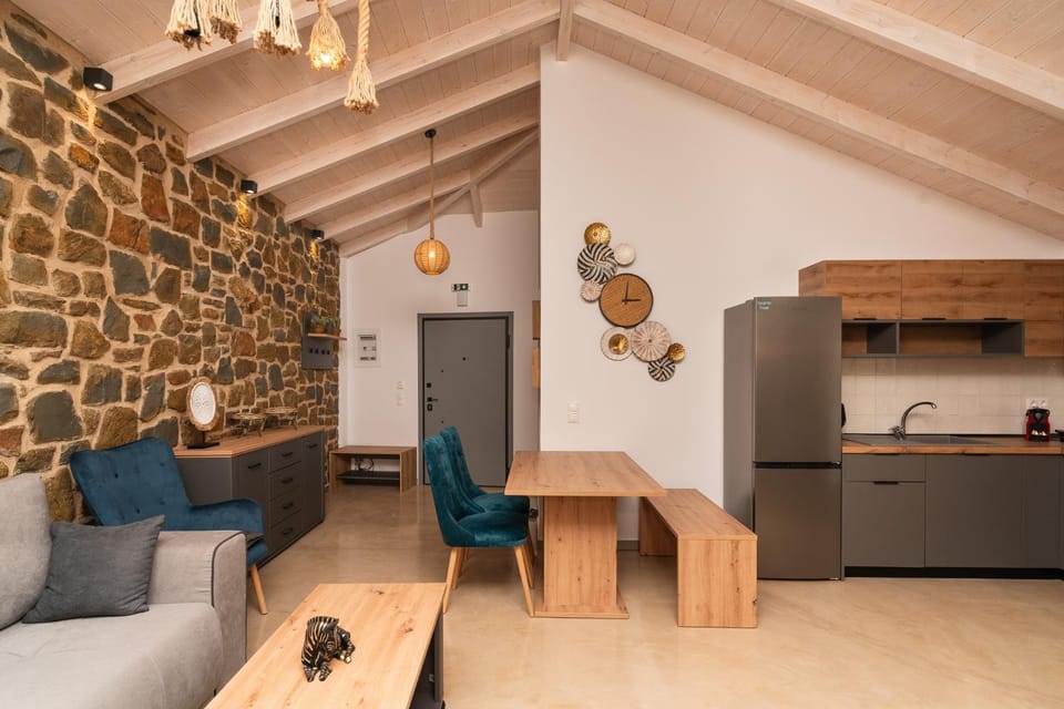 Kitchen or kitchenette, Living room, Seating area