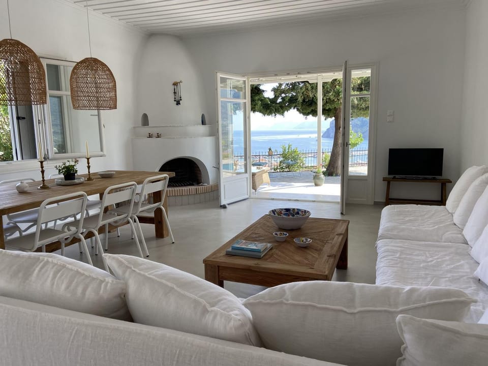 Living room, Dining area, Sea view