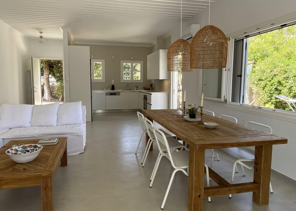 Living room, Seating area, Dining area, kitchen