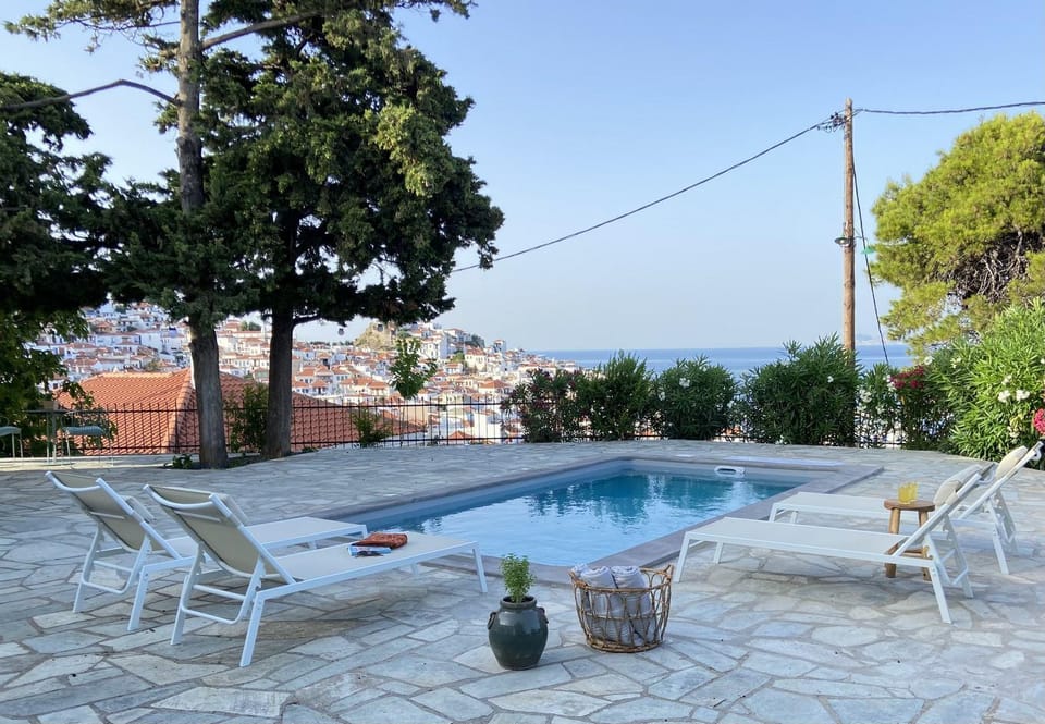 Day, Natural landscape, View (from property/room), Balcony/Terrace, Pool view, Swimming pool, sunbed