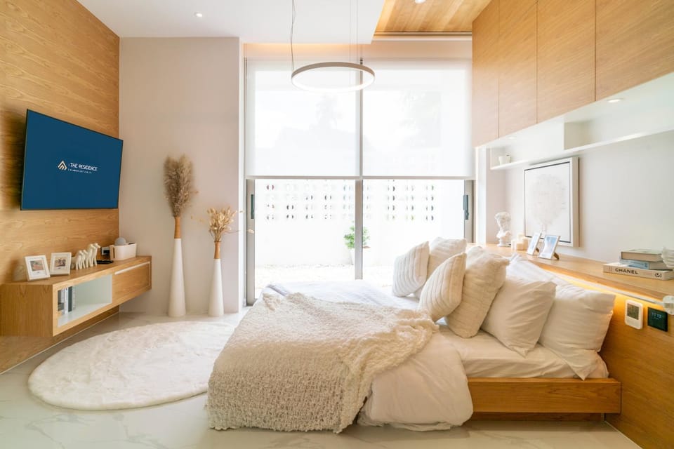 Bed, TV and multimedia, Photo of the whole room, Bedroom