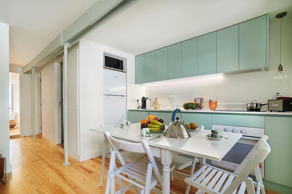 Modern flat with double patio right next to Estrela Gardens Apartment in Lisbon