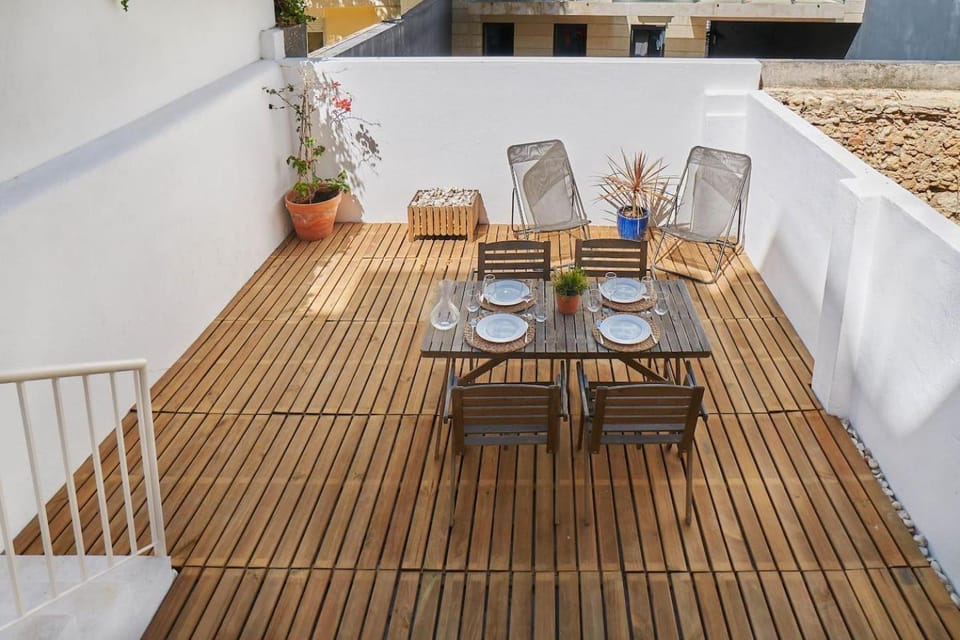 Modern flat with double patio right next to Estrela Gardens Apartment in Lisbon