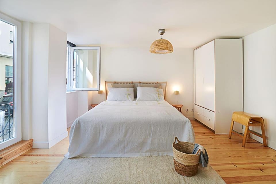 Modern flat with double patio right next to Estrela Gardens Apartment in Lisbon