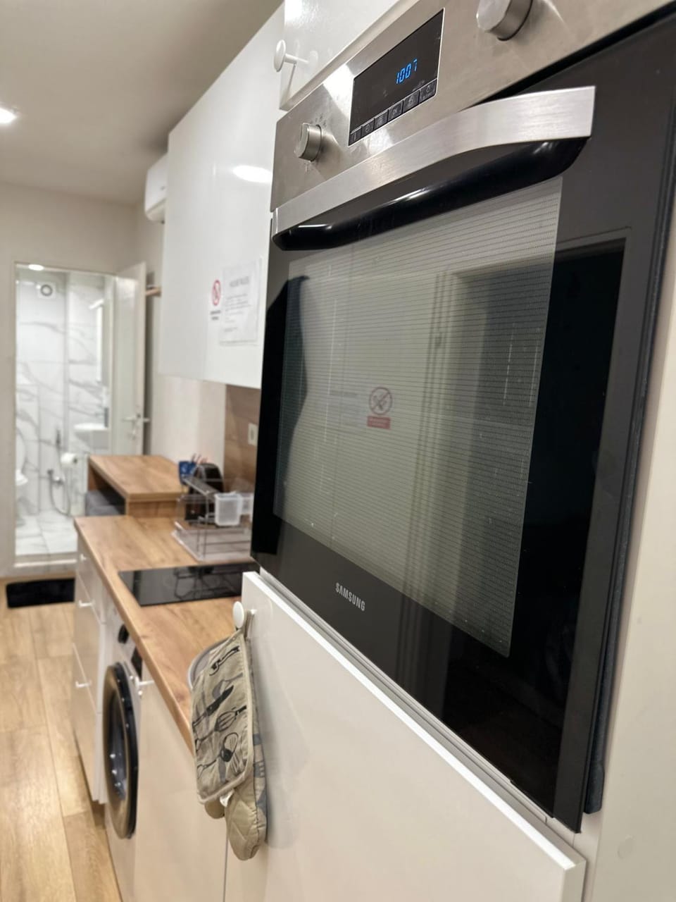 Kitchen or kitchenette, Dining area, pet friendly, air conditioner