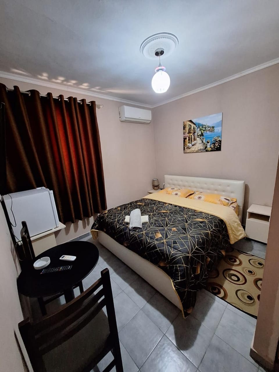 Bed, Photo of the whole room, Bedroom, air conditioner