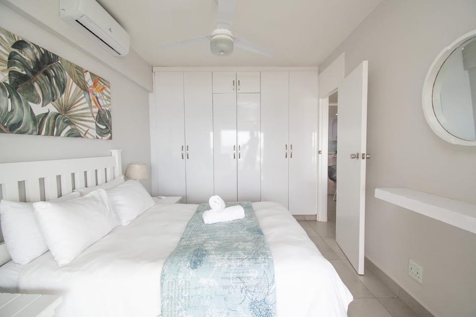 Bed, Photo of the whole room, Bedroom, towels, wardrobe