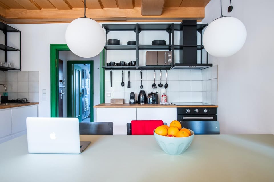 Coffee/tea facilities, Kitchen or kitchenette, Dining area