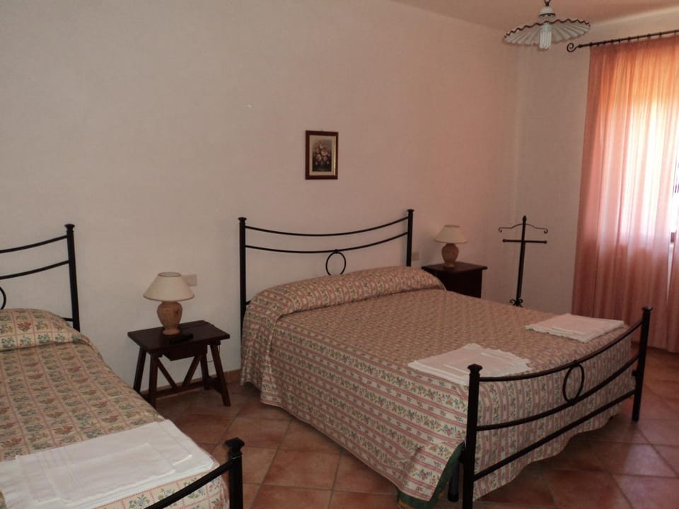 Shower, Toilet, Bathroom, Bedroom