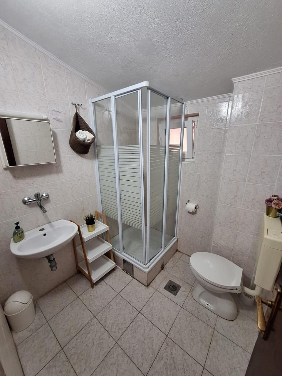 Shower, Toilet, Bathroom, towels