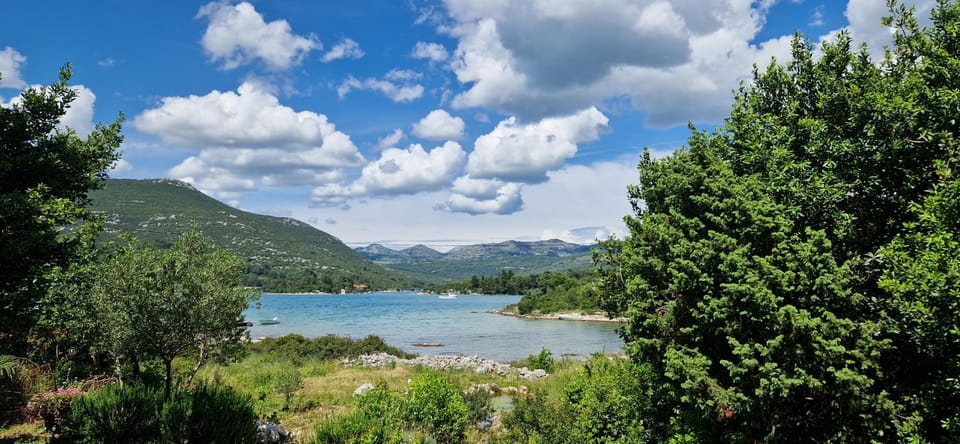 Nearby landmark, Day, Natural landscape