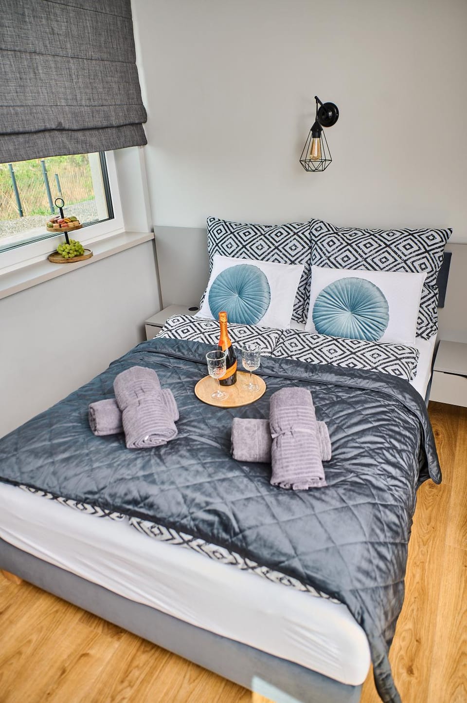 Bed, Photo of the whole room, Bedroom, towels