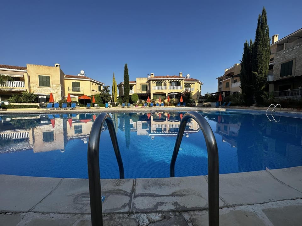 Property building, Day, Swimming pool, Swimming pool