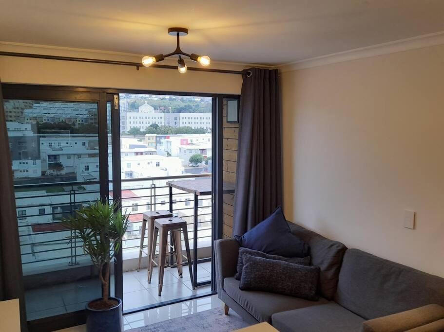 Modern 2 Bedroom Apartment in Chapel Towers - Beautiful Table Mountain View Apartment in Cape Town