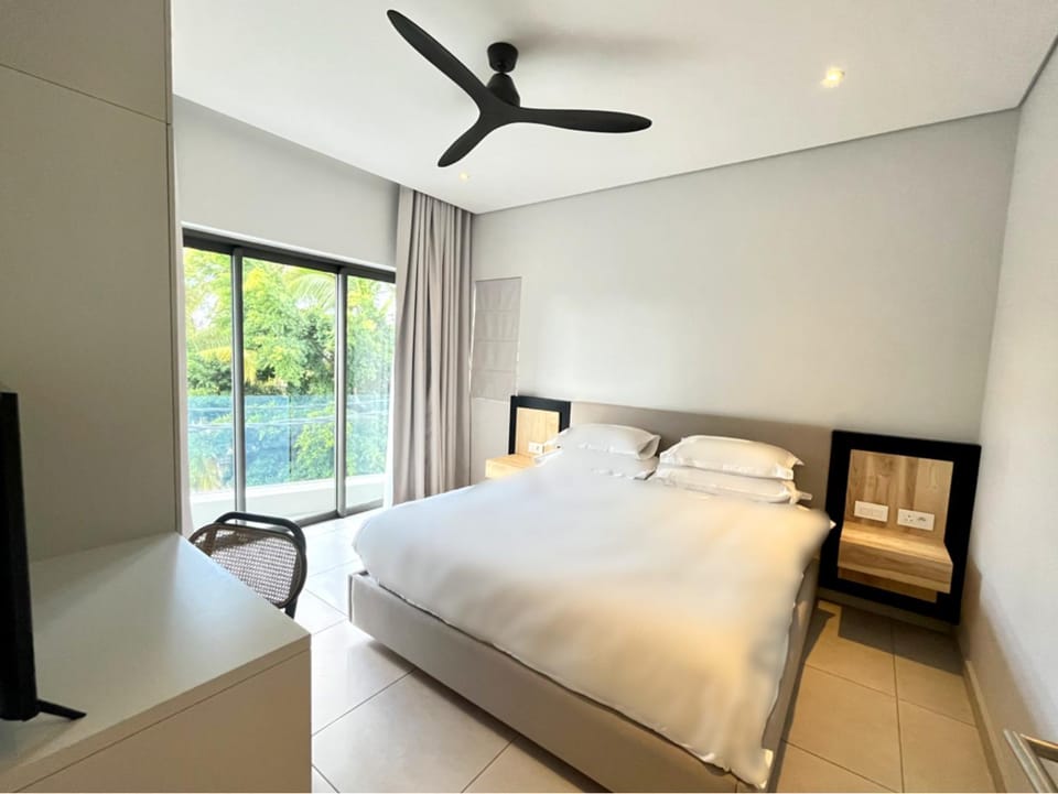 Bed, Bedroom, fireplace