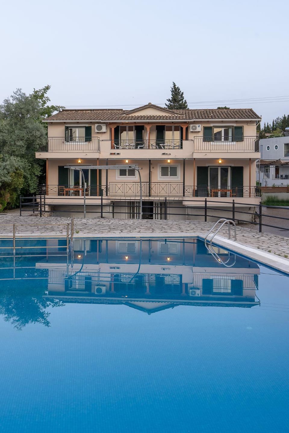 Property building, Day, Swimming pool