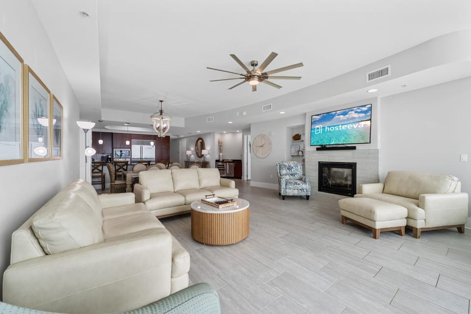 TV and multimedia, Seating area, fireplace