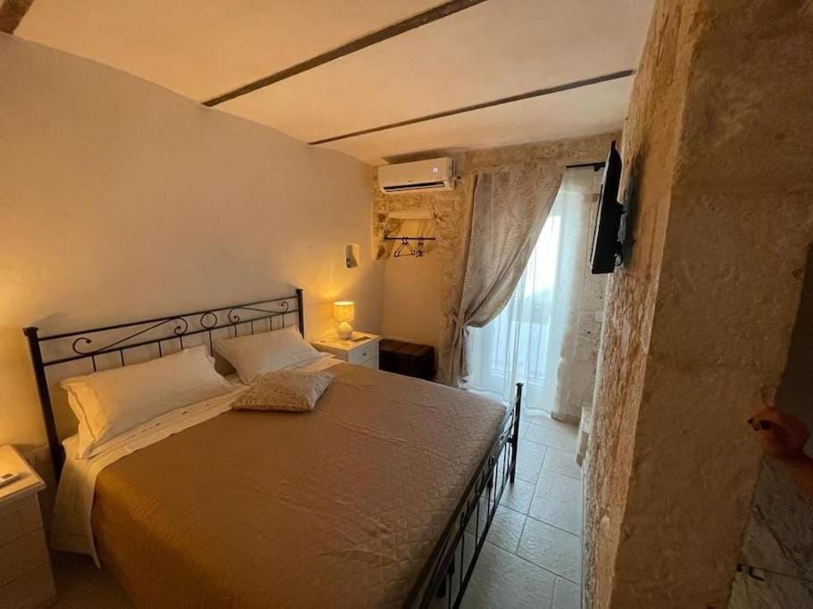 Bed, Bedroom, air conditioner