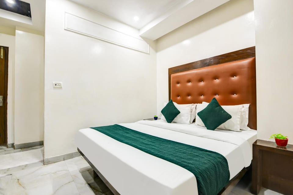 Bed, Living room, Photo of the whole room, Bedroom