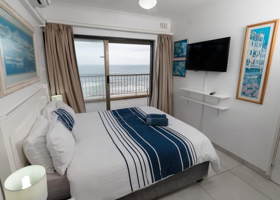 Communal lounge/ TV room, Bed, Natural landscape, TV and multimedia, Photo of the whole room, Evening entertainment, Bedroom, Sea view