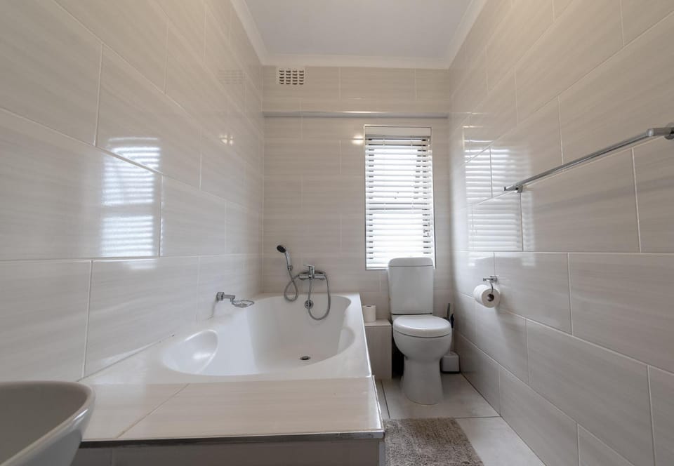 Shower, Toilet, Bathroom, Bath, towels