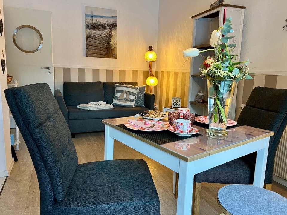 Seating area, Dining area, Breakfast