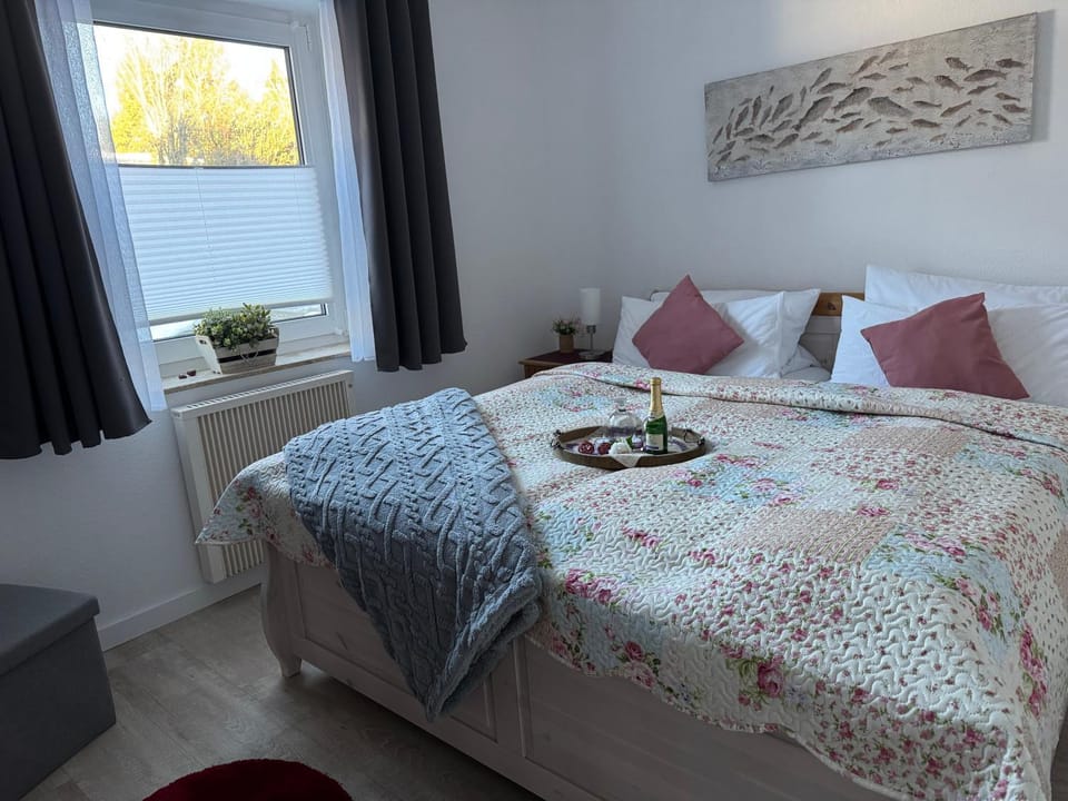 Garden, Photo of the whole room, Bedroom