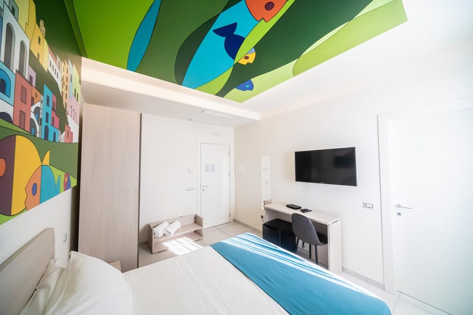 Bed, TV and multimedia, Photo of the whole room, Bedroom, hair dresser