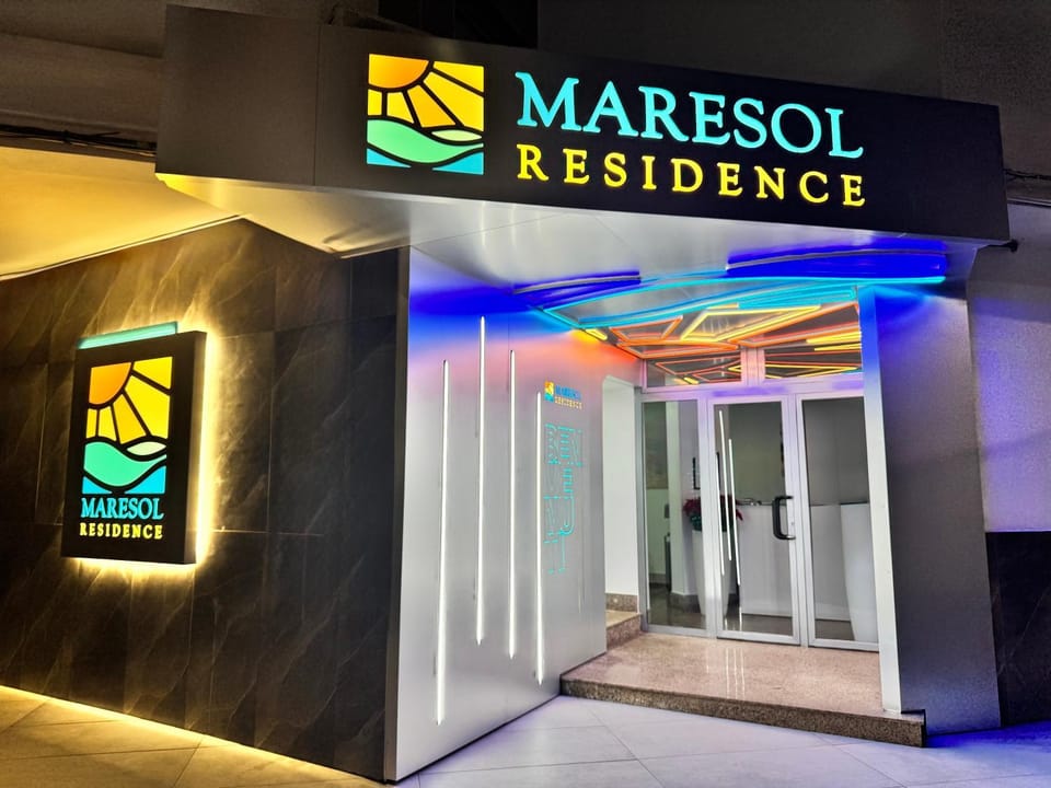 Facade/entrance, Night
