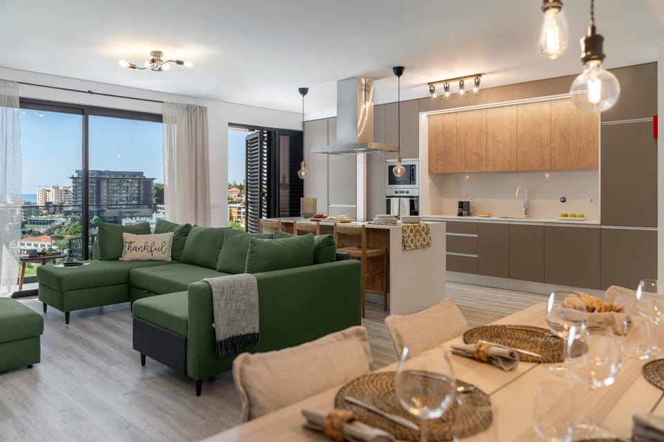 Kitchen or kitchenette, Living room, Seating area, Dining area