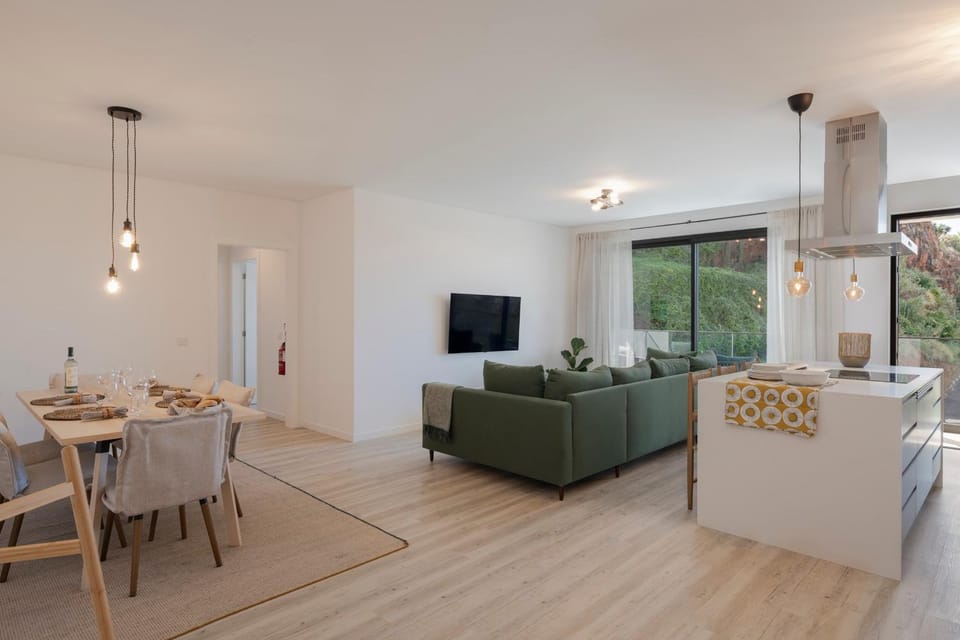 Communal lounge/ TV room, TV and multimedia, Living room, Seating area, Dining area