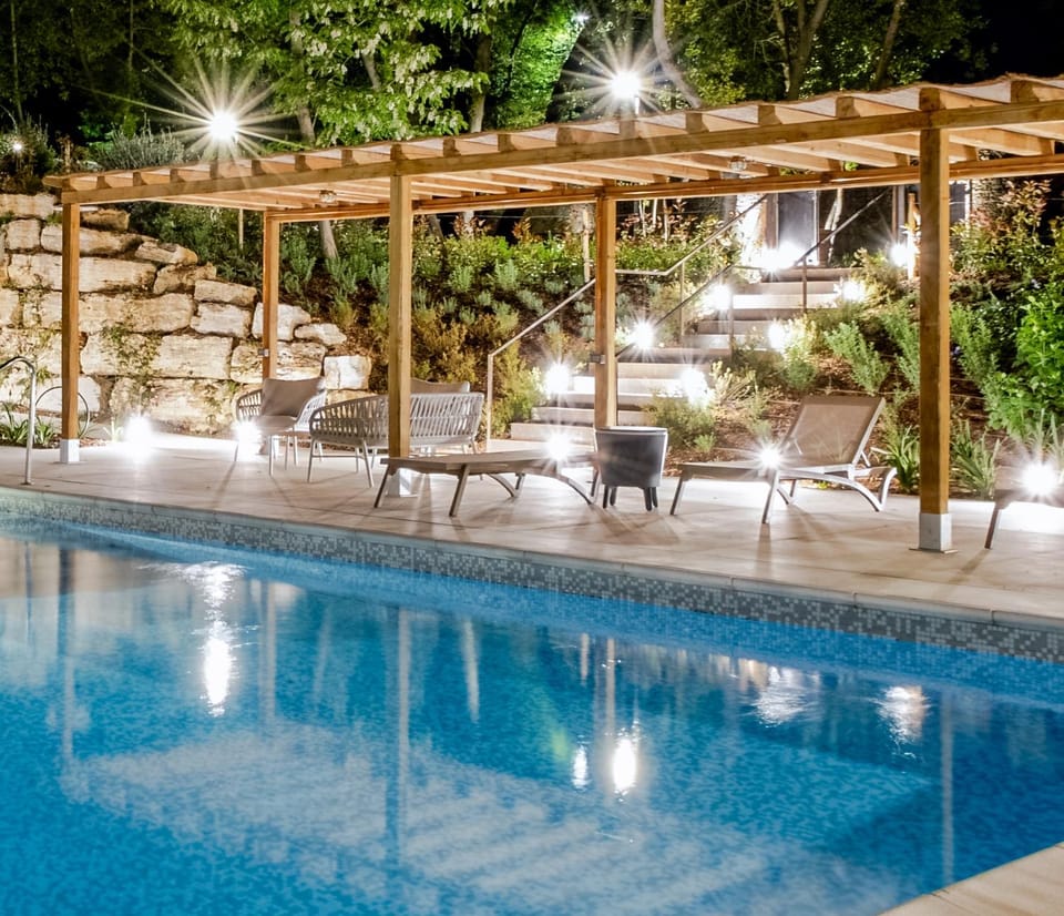 Swimming pool, sunbed