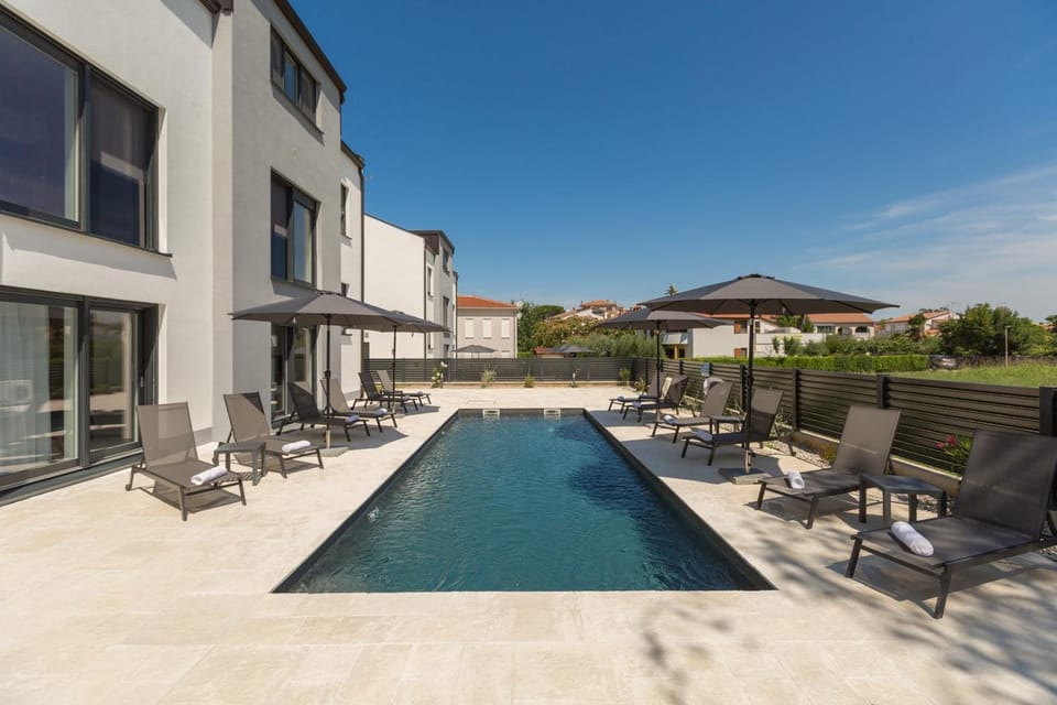 Property building, Pool view, Swimming pool, sunbed