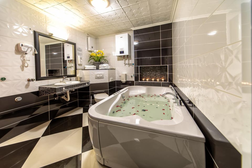 Bathroom, Spa and wellness centre/facilities