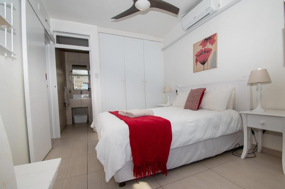Bed, Photo of the whole room, Bedroom, fireplace, air conditioner