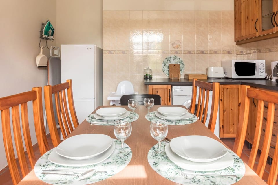 Property building, Kitchen or kitchenette, Living room