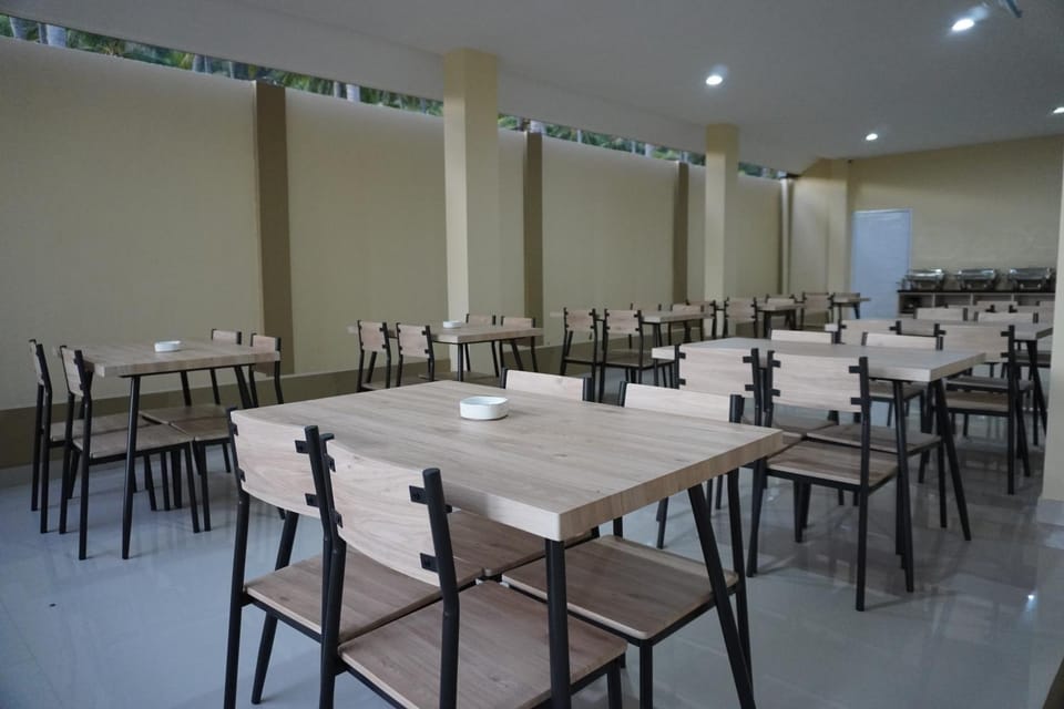 Restaurant/places to eat, Restaurant/places to eat, Breakfast