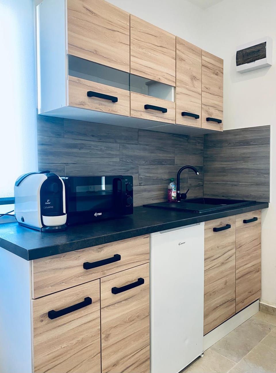 Coffee/tea facilities, Kitchen or kitchenette, minibar, stove