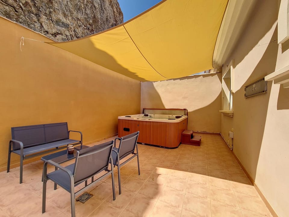 Patio, Hot Tub