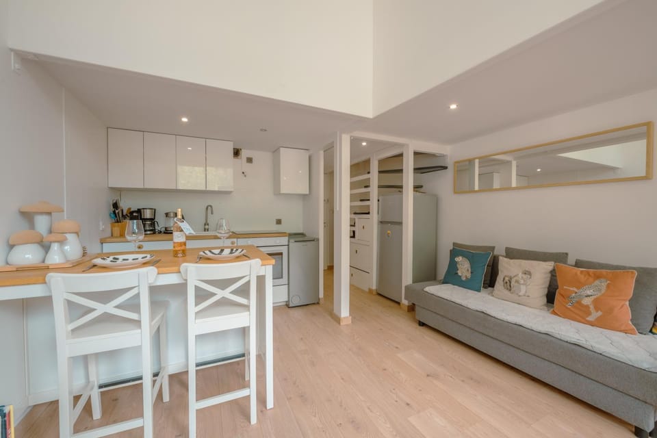 Seating area, Dining area