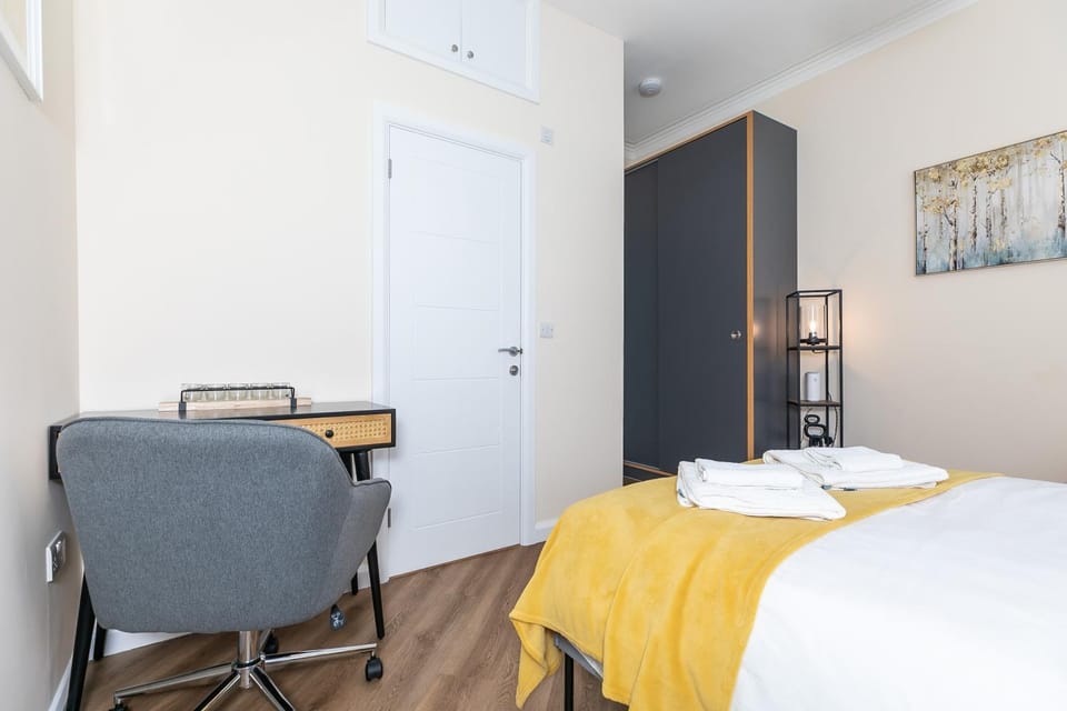 Bedroom, wardrobe