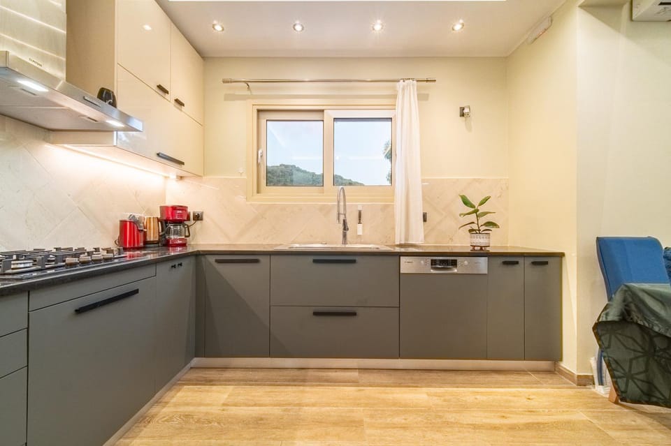 Kitchen or kitchenette, Living room