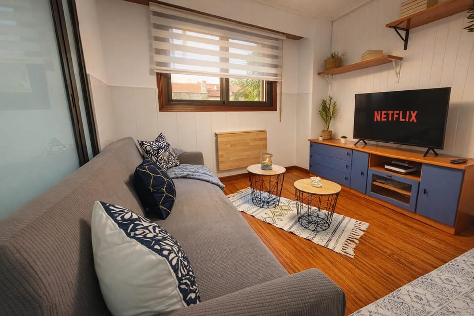 Communal lounge/ TV room, TV and multimedia, Living room, Dining area, internet