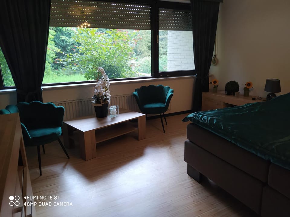 Bed, Photo of the whole room, Seating area, Bedroom